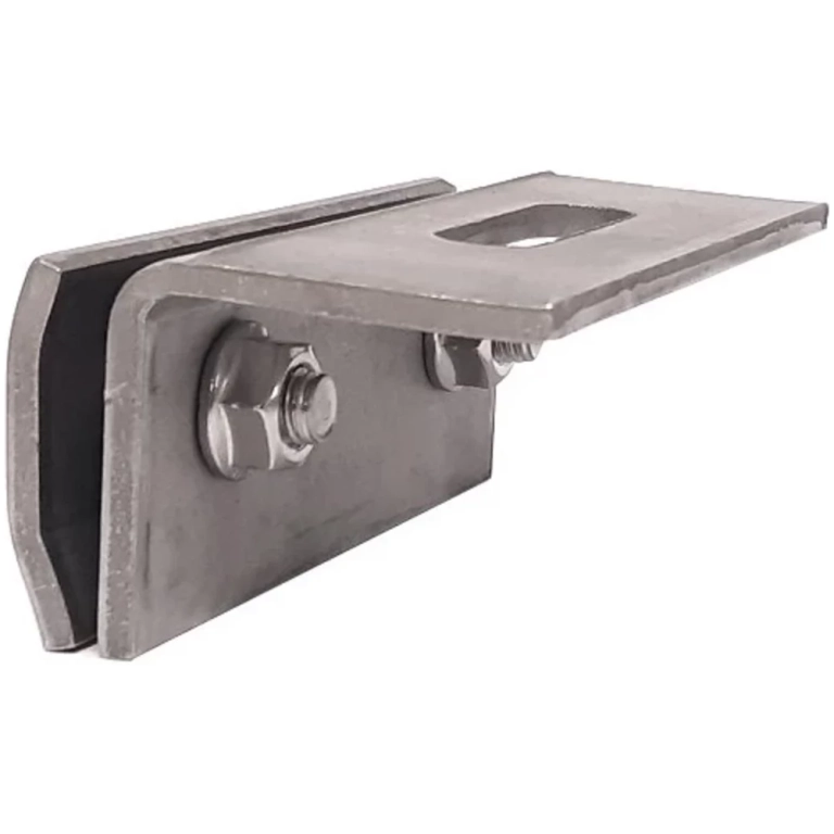 Držiak pre inštaláciu solárneho panelu na plechovú strechu